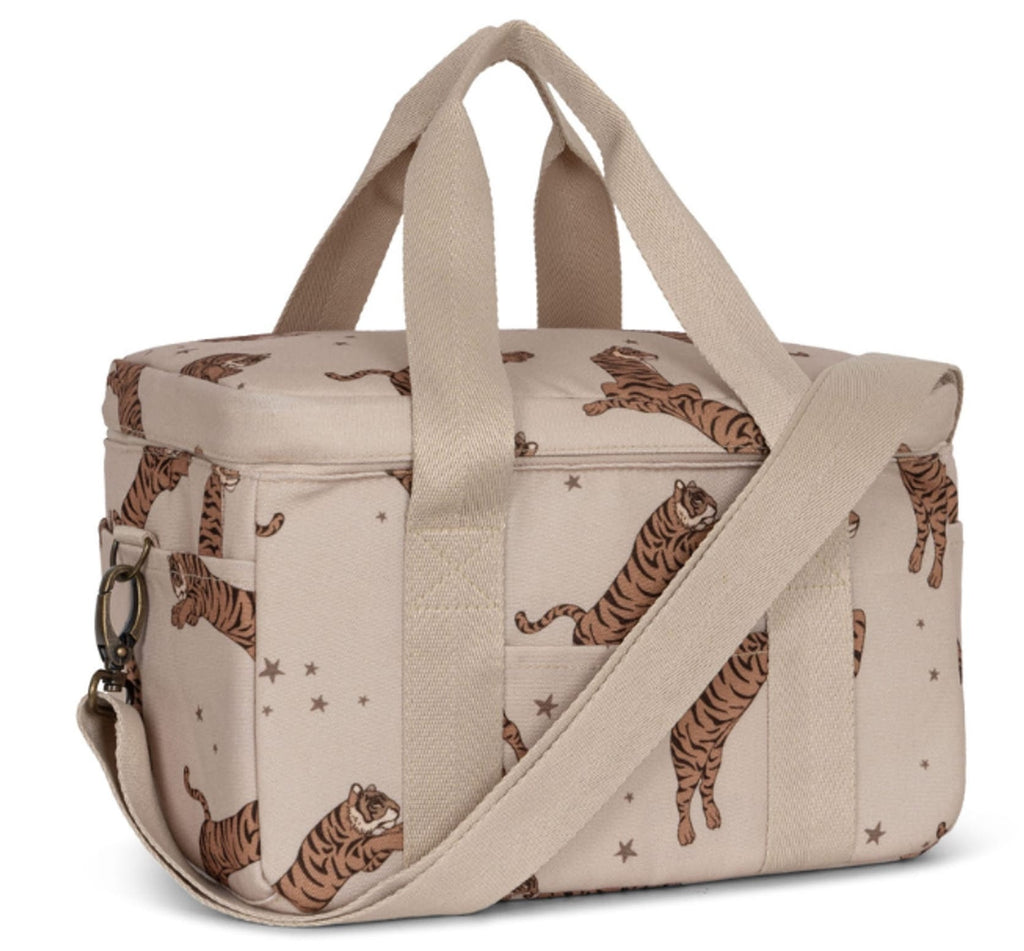 konges-sloejd-koeletaske-konges-sloejd-carl-cooler-bag-tiger-sand-525725.png