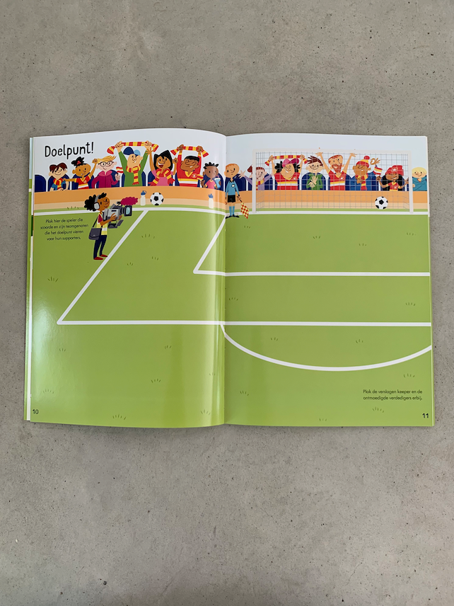 Muursticker voetbal uit de muur met naam kinderkamer stoer kopen? Bestel online bij Muursticker voetbal uit de muur met naam kinderkamer stoer kopen? Bestel online bij